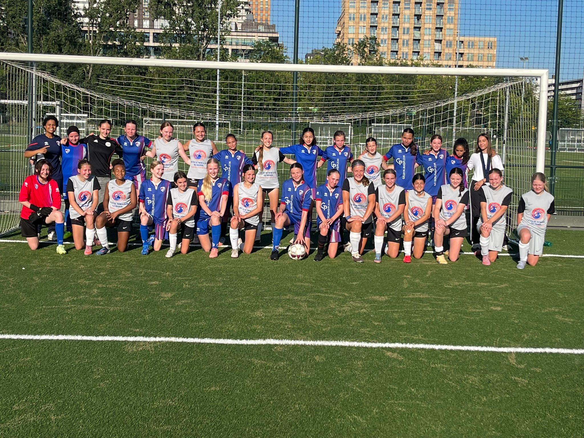 MO13-1 en MO15-1 tegen Dutch Soccer Girls